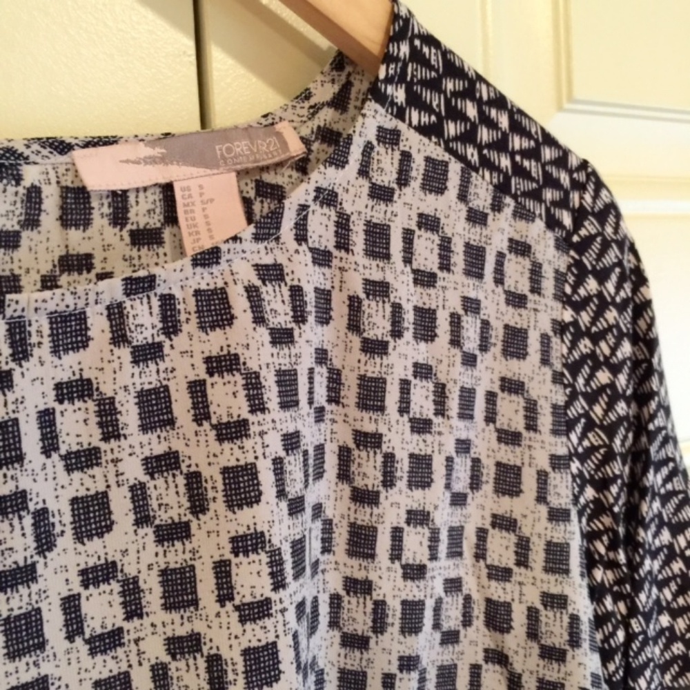 Block Pattern Silk Crop Top - Picture 2 of 2